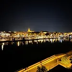 Un Espacio Diferente En Triana.